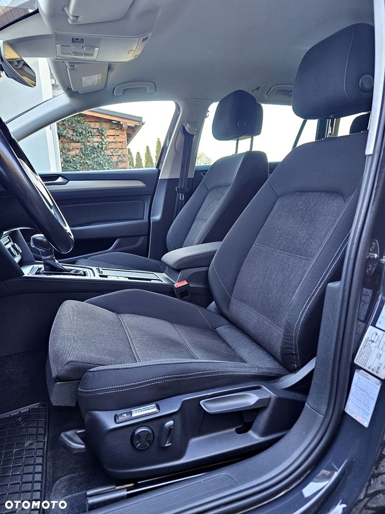 Volkswagen Passat - 19