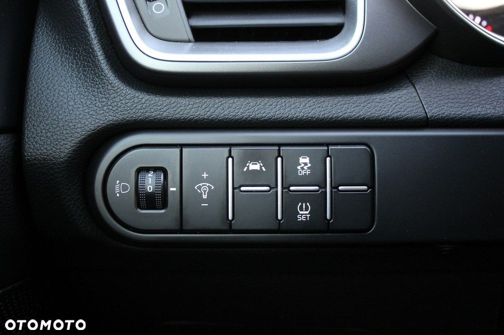 Kia Ceed 1.6 CRDi mHEV M - 16