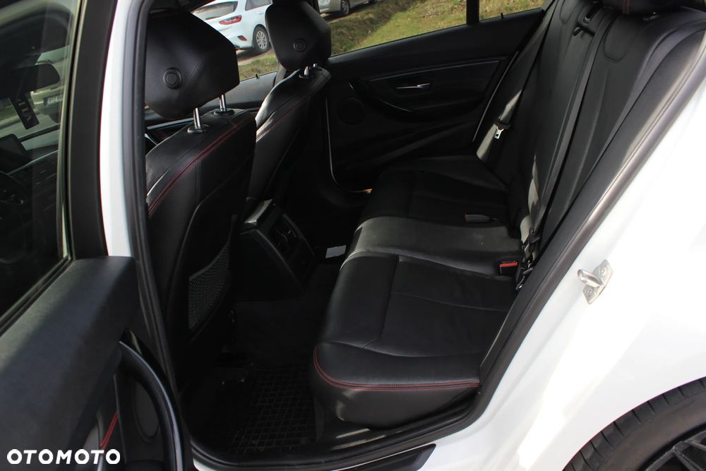 BMW Seria 3 320i xDrive Sport-Aut - 10