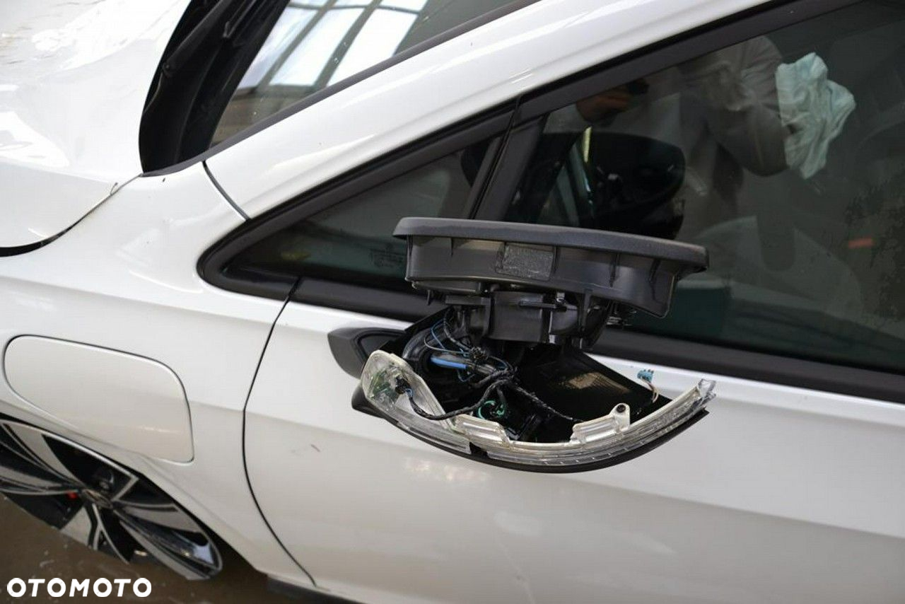Volkswagen Golf - 36