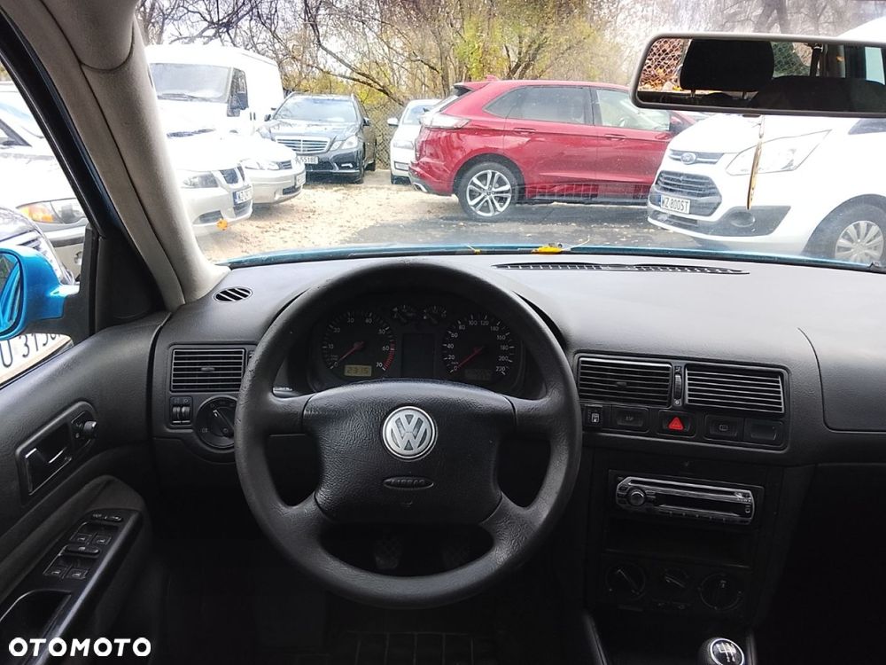 Volkswagen Golf - 6