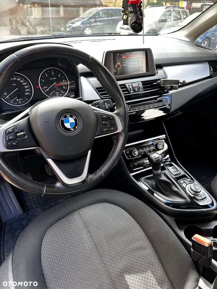 BMW Seria 2 218d - 7