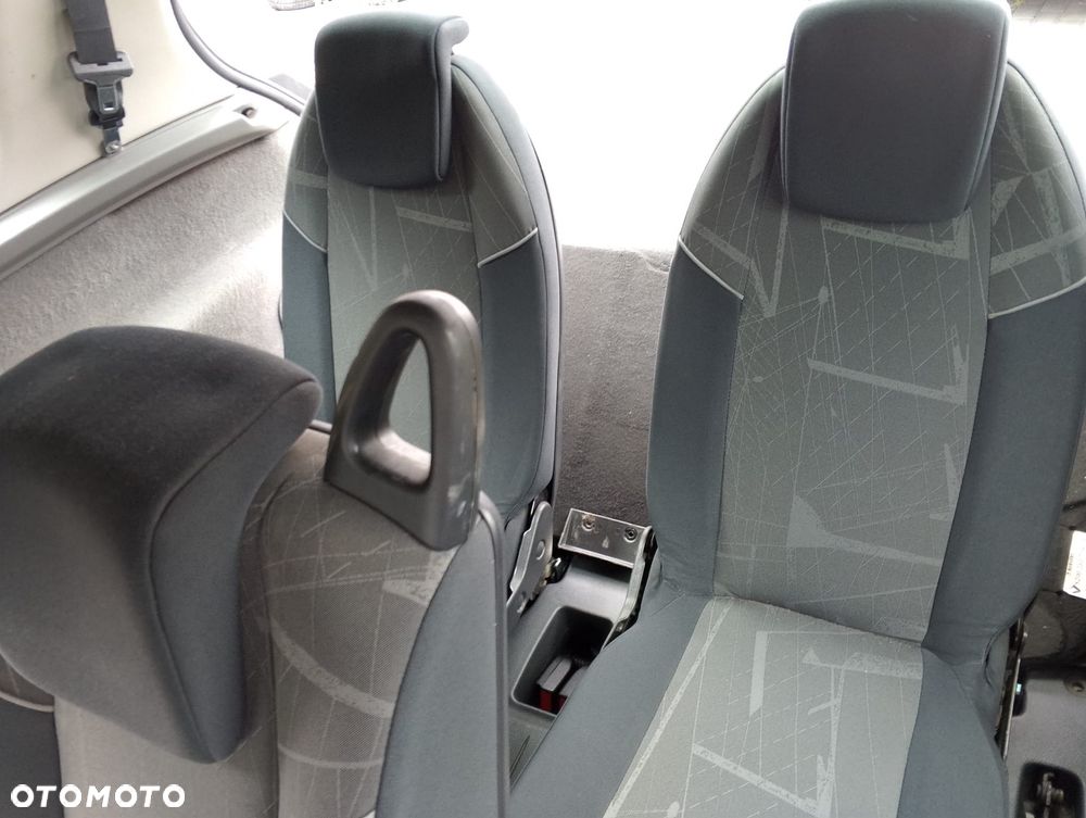 Renault Megane Grand Scenic II (03-06r.) 1.9 DCI 119KM. Silnik F9Q 812 Skrzynia ND0 002 lakier TED47/D47.Cały na części. GWARANCJA !!! Przód Tył Zestaw Komplet Drzwi Klapa Zderzak Błotnik Maska Grill Atrapa Szyba Pas Lampa Lusterko Boczki Fotel Kanapa Kokpit Deska Rozdzielcza Przełącznik Włącznik Sterownik Przewody Wiązka Instalacja Moduł Komputer Czujnik Listwa Pompa Alternator Wtryski Głowica Rozrusznik Kompresor Sprzęgło Dwumas Silnik Skrzynia ABS Klimatyzacji Paliwa Wspomagania Kolektor Turbina Przepustnica Zawór Chłodnica Koło Hak Belka Sanki Zawieszenie Mcpherson Półoś Amortyzator Wydech Tłumik Zacisk Most - 9
