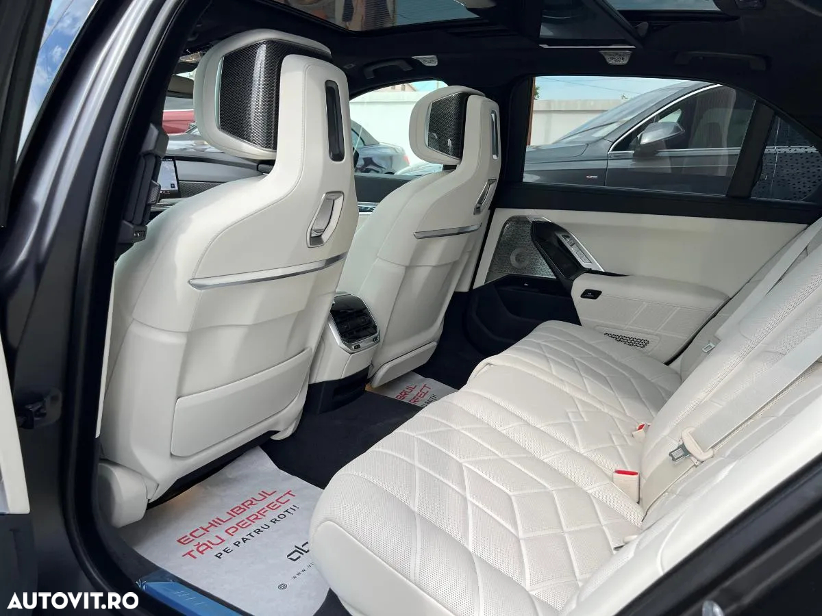 BMW M7 M760e xDrive - 30