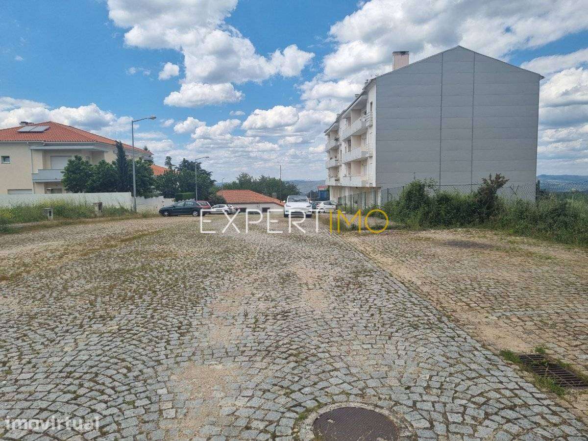 Dois Lotes urbanos para 24 (8+16) apartamentos, em zona premium de... - Grande imagem: 4/23