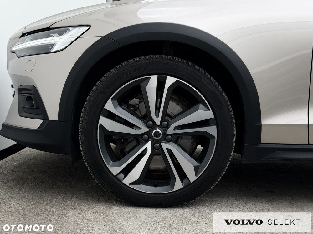 Volvo V60 Cross Country - 11