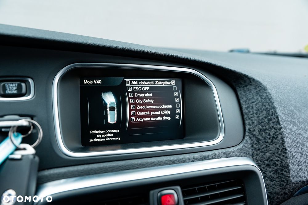 Volvo V40 D4 Geartronic RDesign - 36