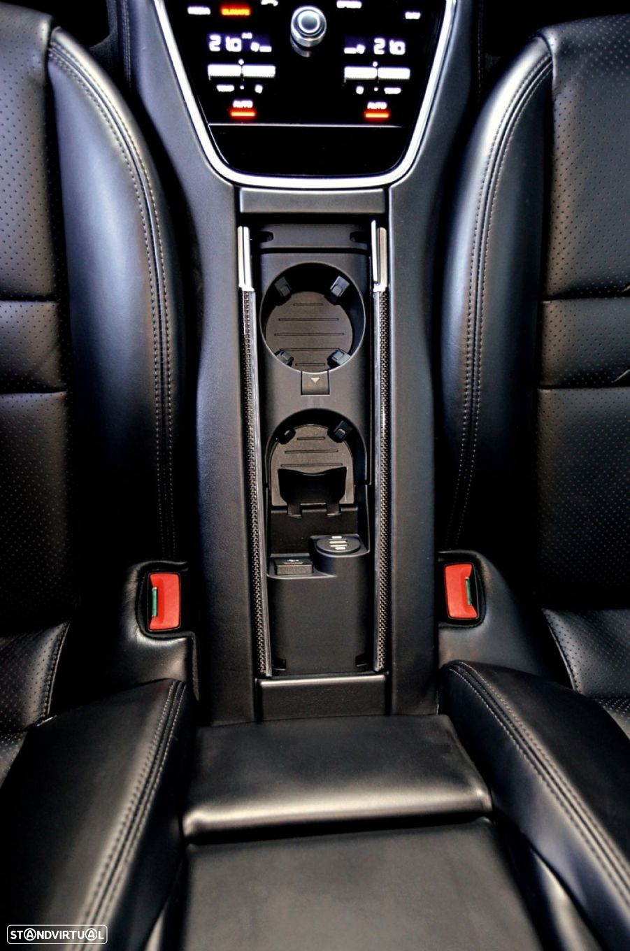 Porsche Panamera 4 E-Hybrid - 24
