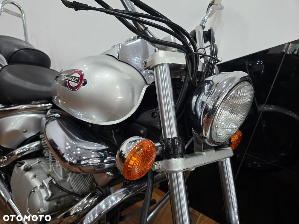 Suzuki Intruder - 10