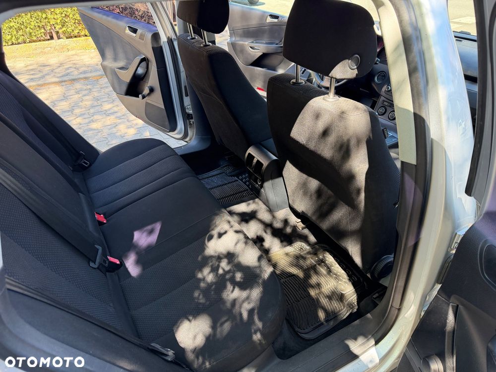 Volkswagen Passat 1.6 Comfortline Family - 8