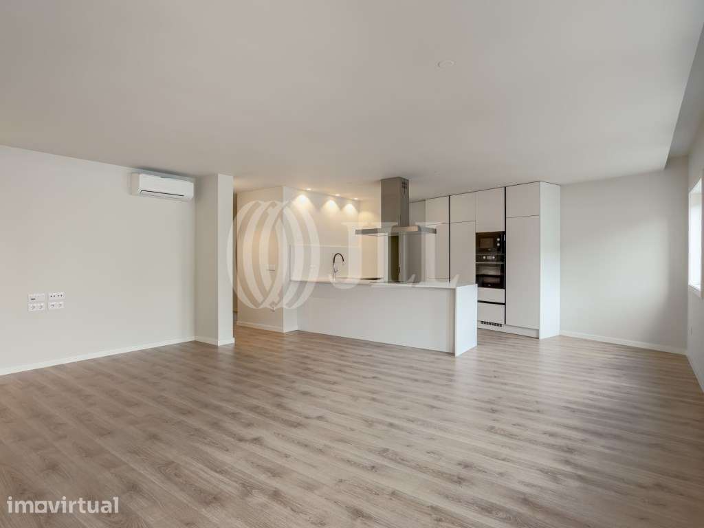 Apartamento T4 com varanda e garagem nas Antas Porto - Grande imagem: 4/51