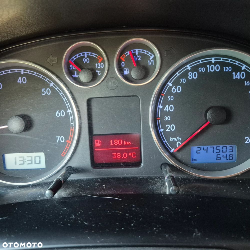 Volkswagen Passat 1.6 - 8