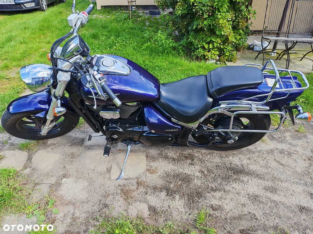 Suzuki Intruder - 1