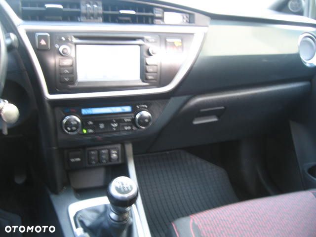 Toyota Auris 1.6 Premium - 23