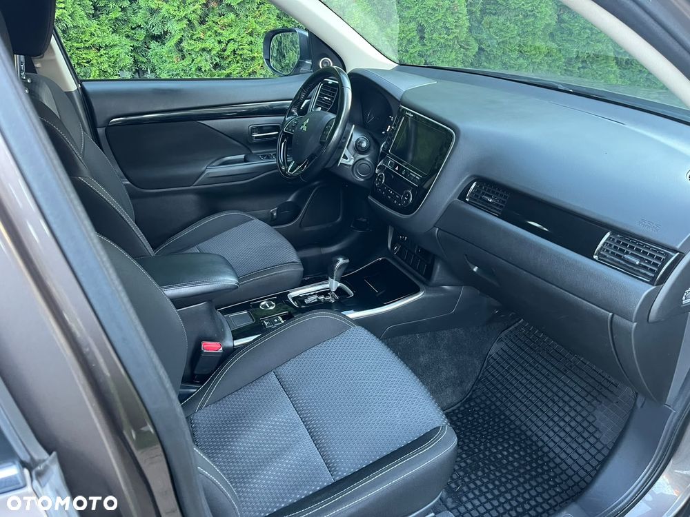Mitsubishi Outlander - 8