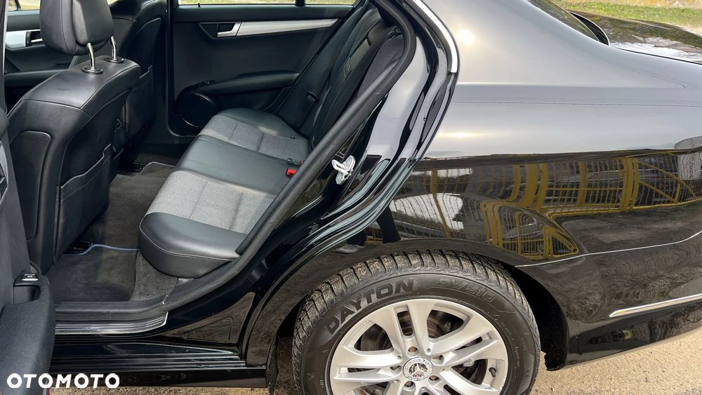 Mercedes-Benz Klasa C 180 BlueEFFICIENCY 7G-TRONIC Avantgarde - 25