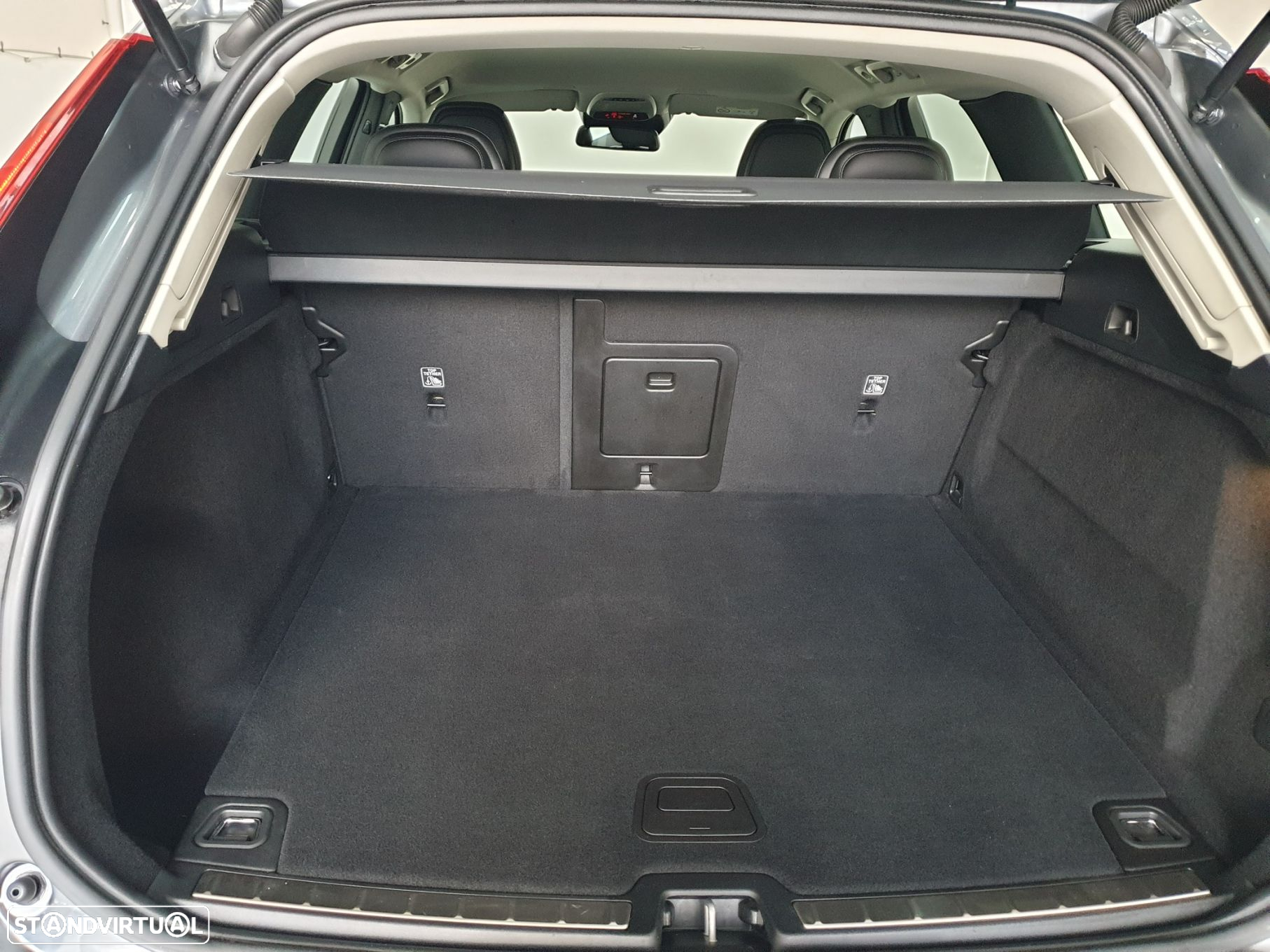 Volvo XC 60 2.0 D4 Momentum Geartronic - 26