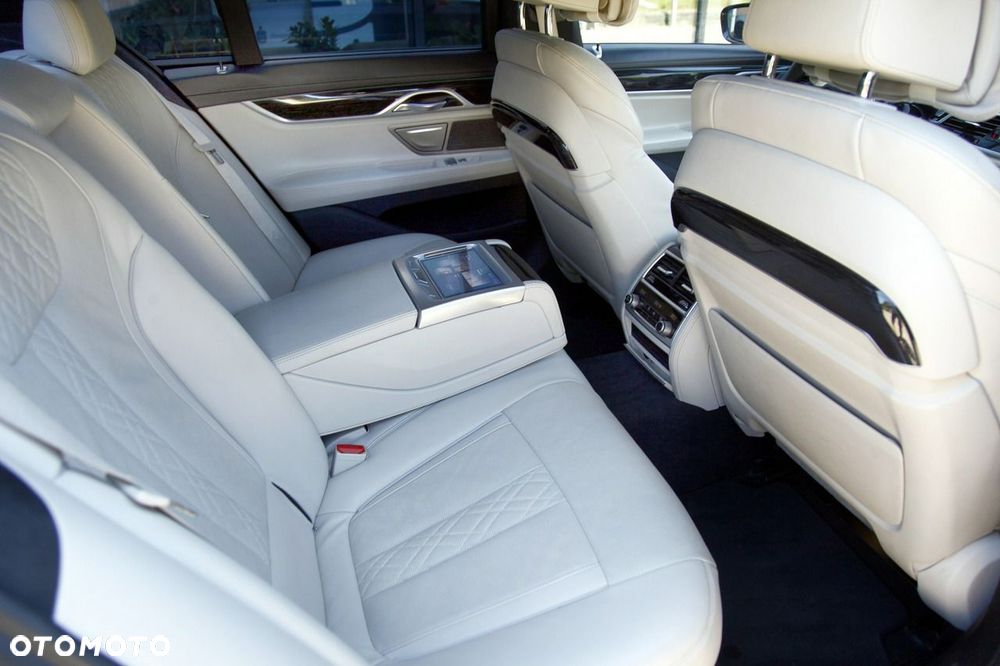 BMW Seria 7 - 22