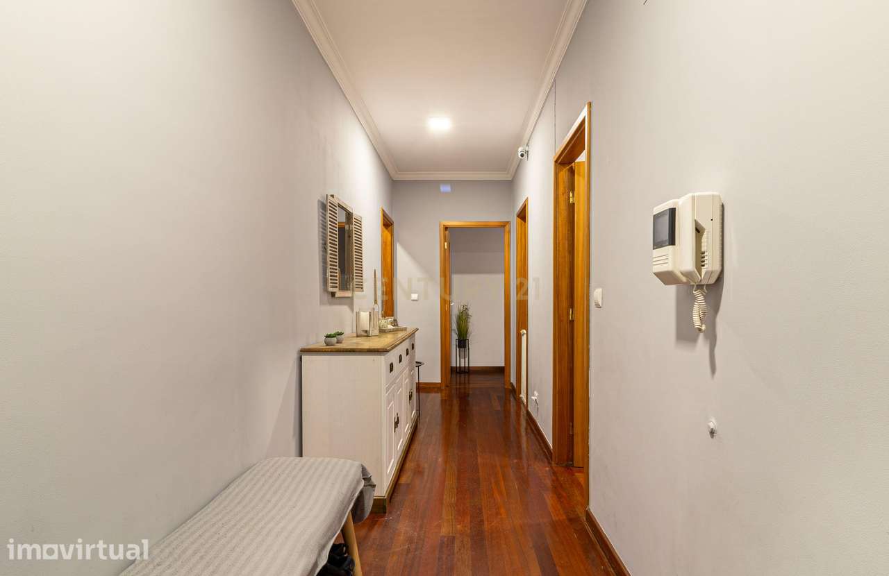Apartamento T4 com garagem para 2 carros - Grande imagem: 2/27