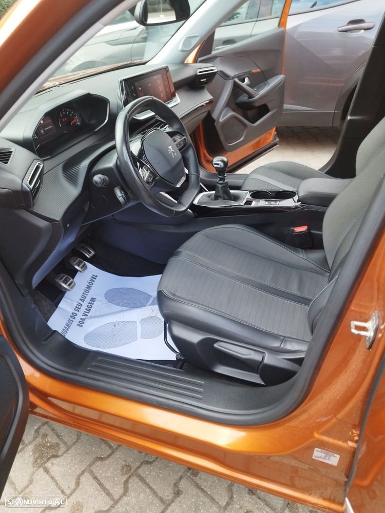 Peugeot 2008 1.2 PureTech Allure - 6