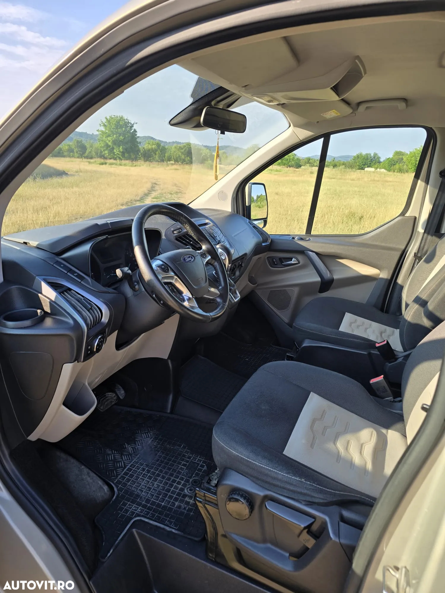 Ford Tourneo Custom - 10