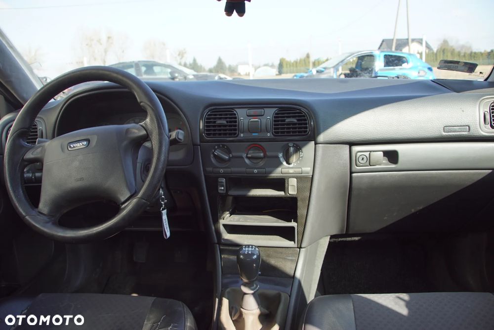 Auto na części - Volvo V40 I Lift 1.9 Di 95 KM D4192T2 M5D 332 2000R Silnik Skrzynia Drzwi Maska Klapa Zderzak Błotnik Lampa Klamka Szyba Lusterko Deska Kokpit Sterownik Moduł Czujnik Licznik Panel Kierownica - 16