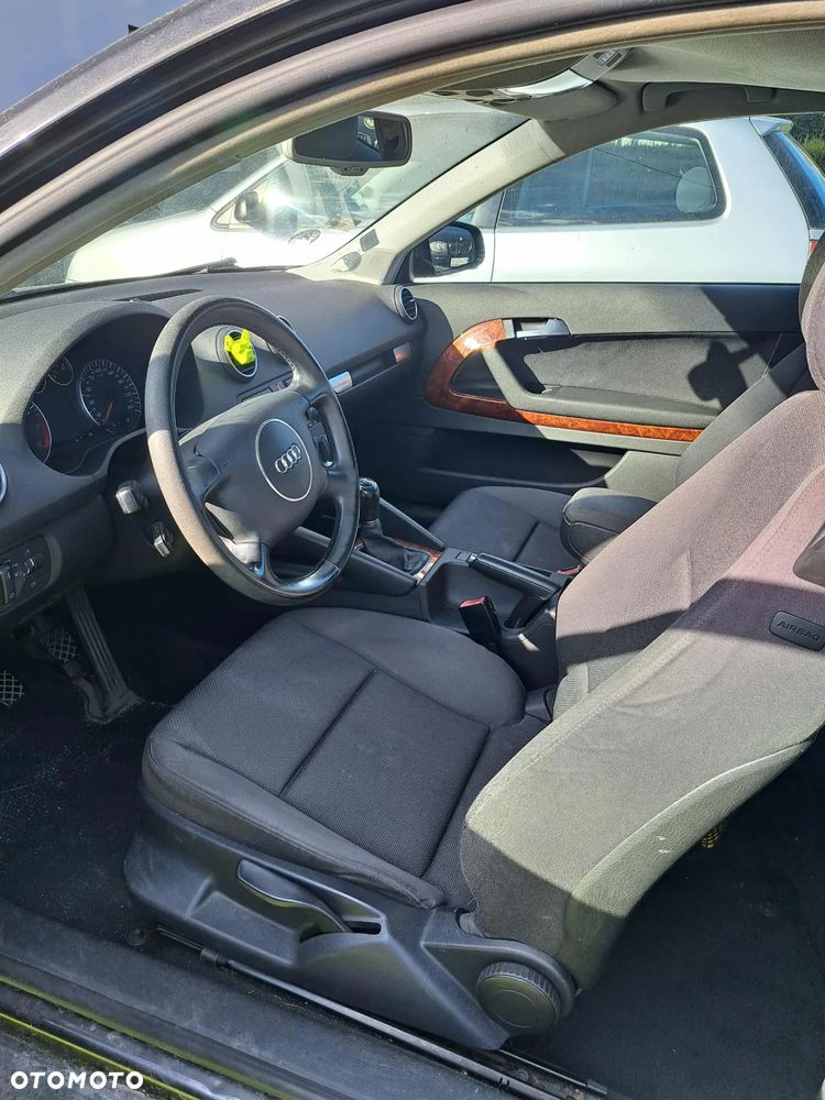 Audi A3 3-drzwiowe 1.6 Ambition - 10