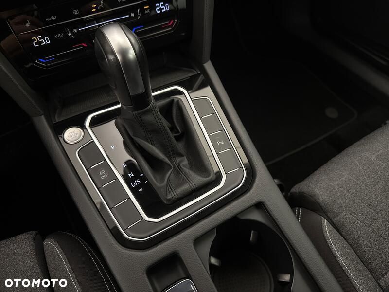 Volkswagen Passat - 17
