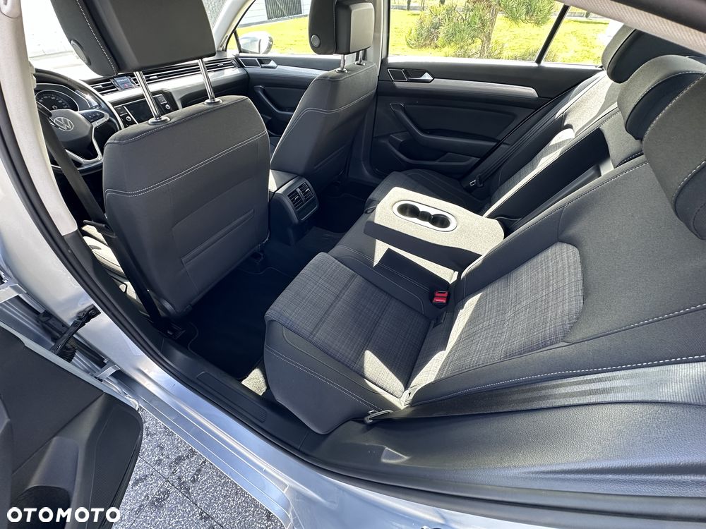 Volkswagen Passat - 14