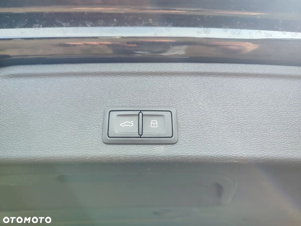 Audi A4 Avant 2.0 TDI DPF clean diesel multitronic Attraction - 16