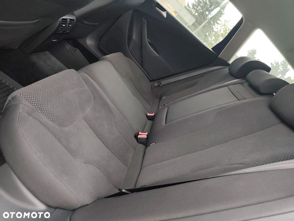 Volkswagen Passat 2.0 TDI DPF Highline - 25