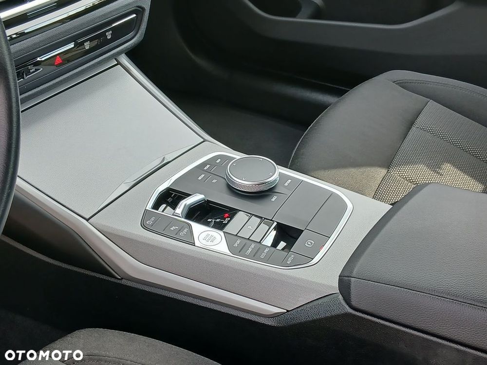 BMW Seria 3 318i - 18