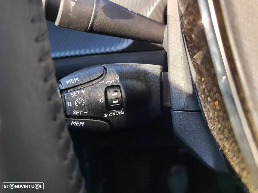 Peugeot 2008 1.2 PureTech Style - 19