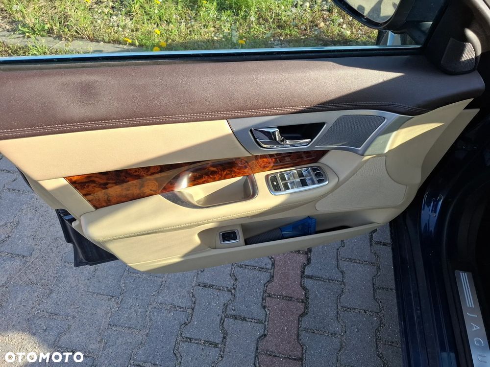 Jaguar XF 3.0 V6 D Premium Luxury - 21