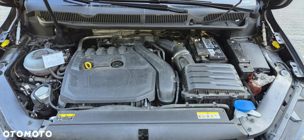 Volkswagen Touran - 12