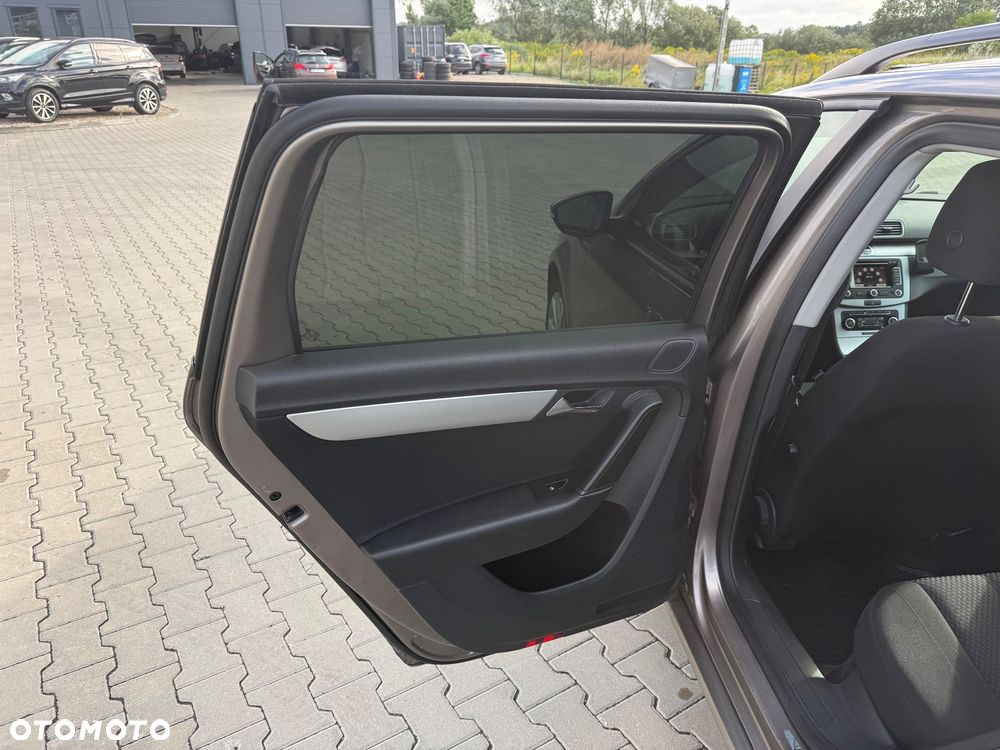Volkswagen Passat 2.0 Blue TDI SCR Comfortline - 15