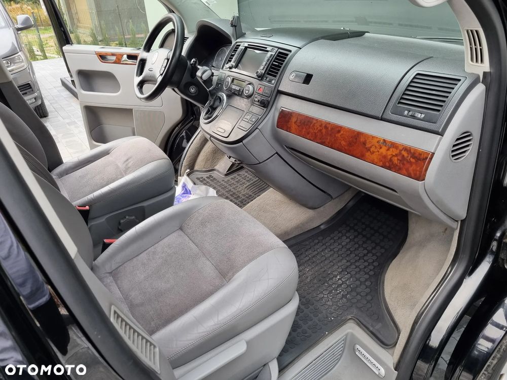 Volkswagen Multivan - 28