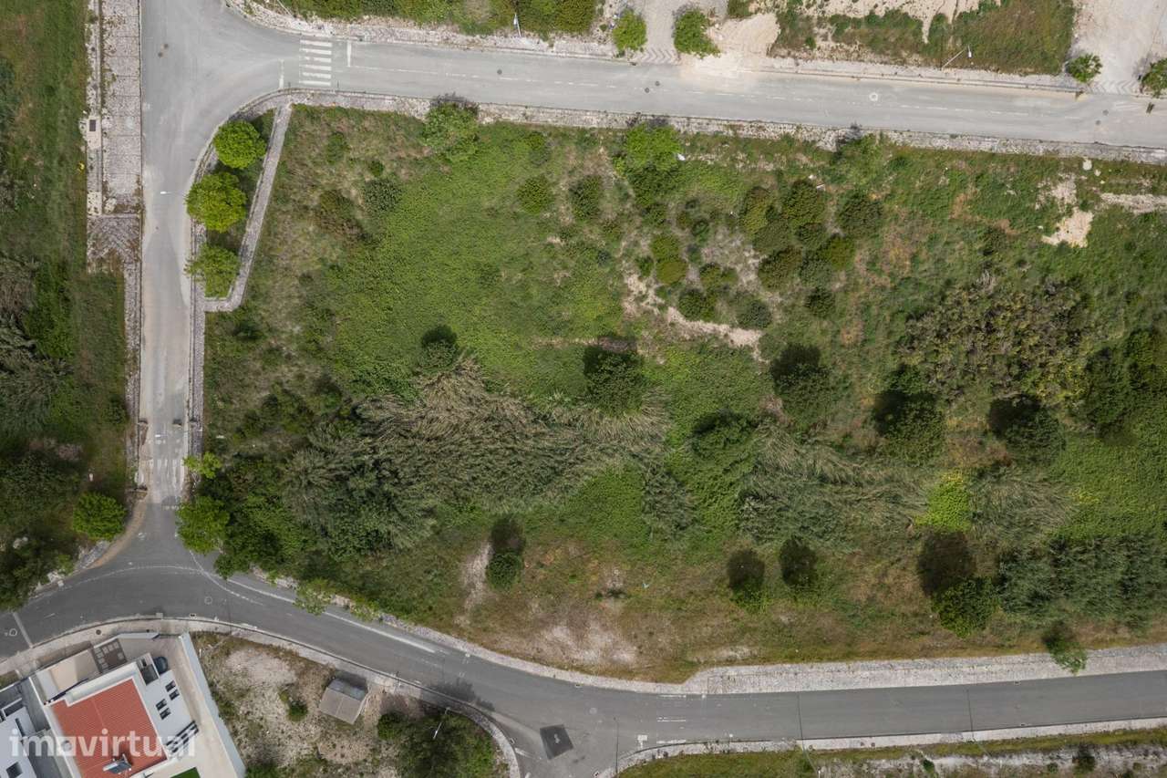 Lote de 670 m2 com Alvará para Prédio de 9 Frações em Alenquer - Grande imagem: 2/13