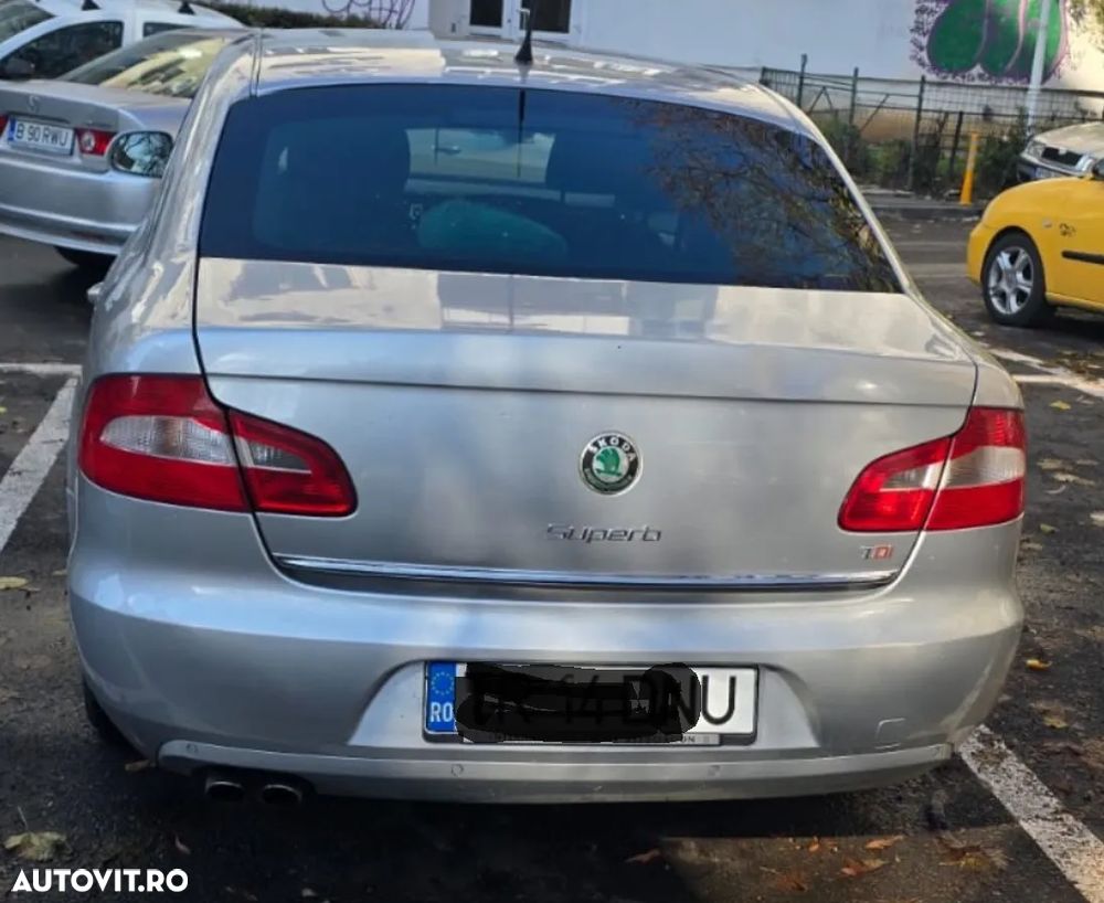 Skoda Superb 2.0 TDI DSG Ambition - 6