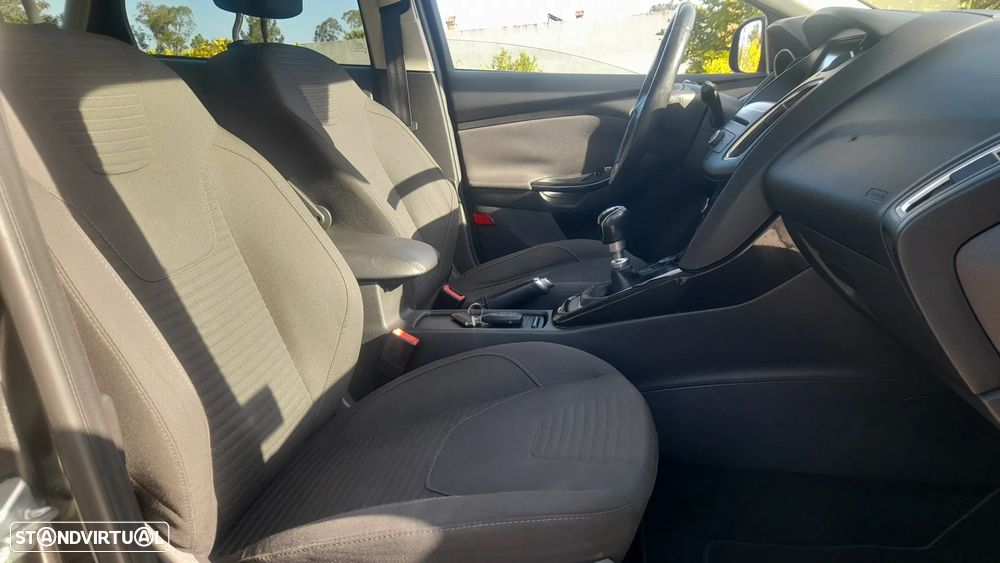 Ford Focus SW 1.0 SCTi Titanium - 48