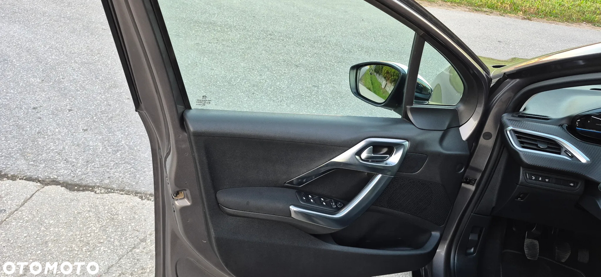 Peugeot 2008 1.6 e-HDi Allure S&S - 29