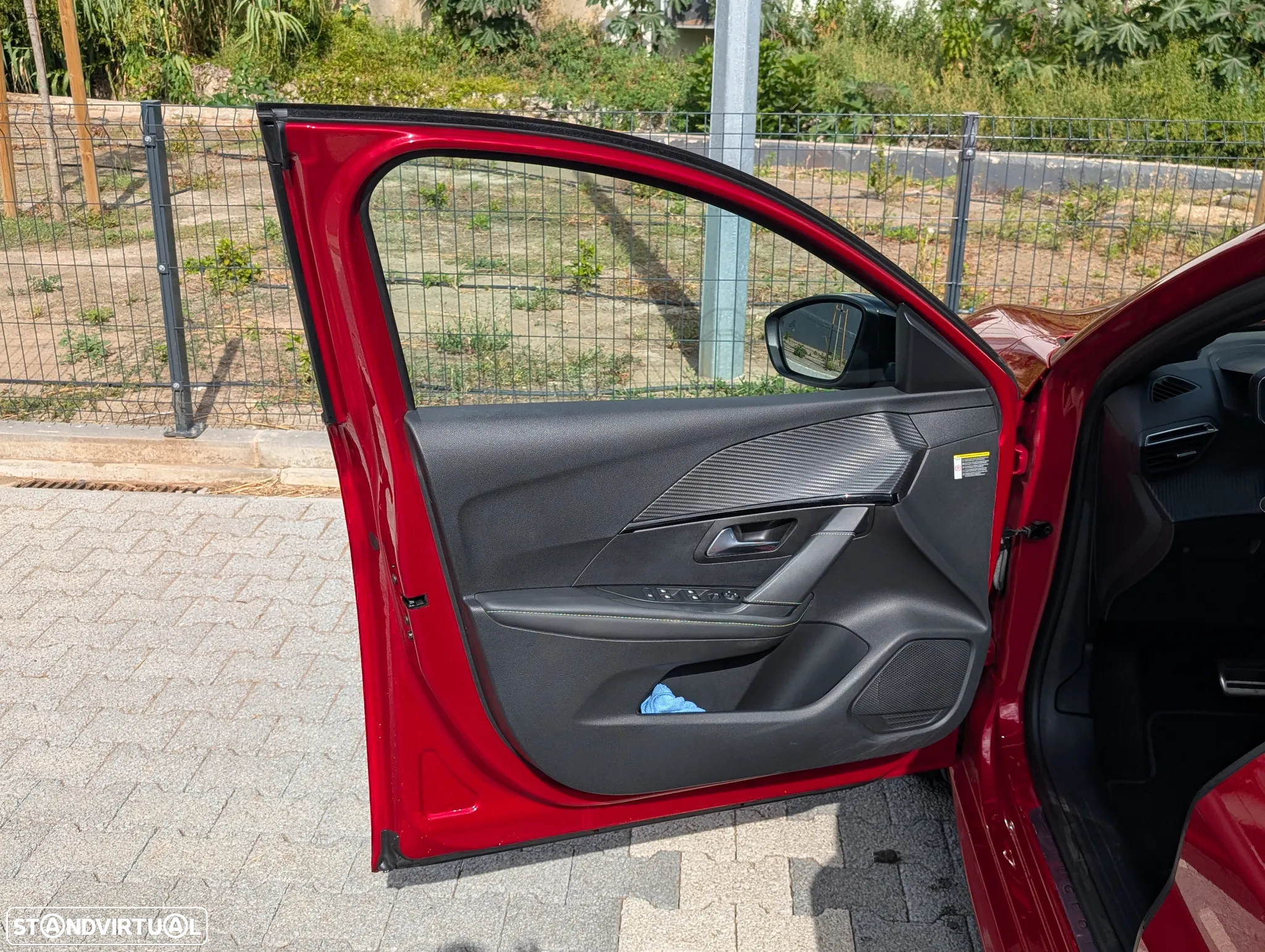 Peugeot 208 - 16