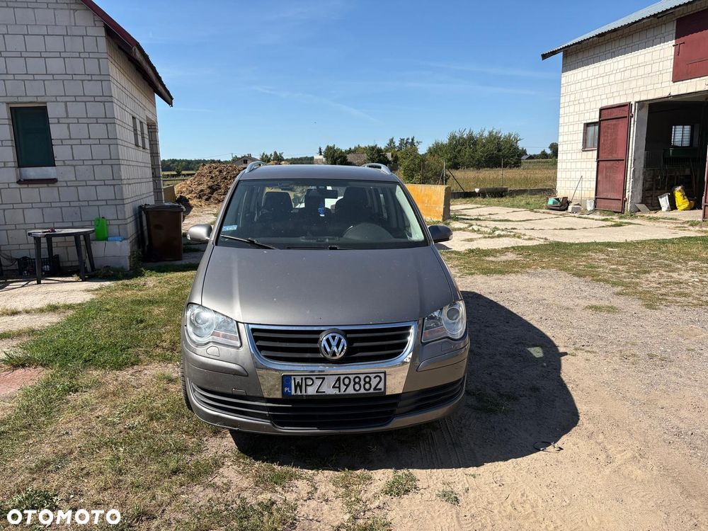 Volkswagen Touran - 1