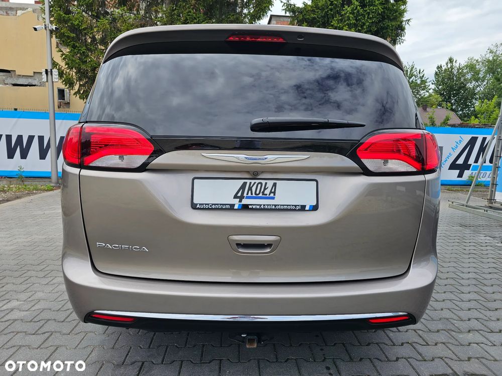 Chrysler Pacifica - 6