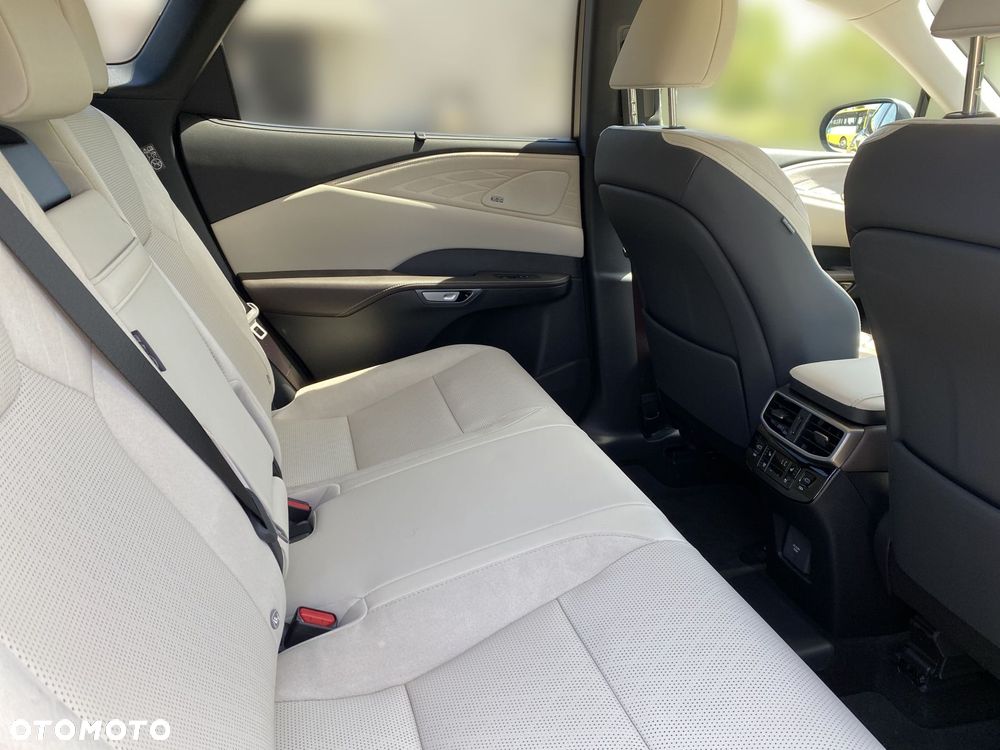 Lexus RX 450h+ Omotenashi - 13
