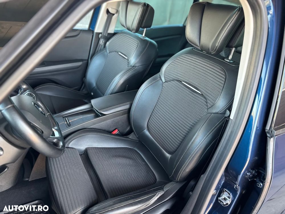 Renault Grand Scenic - 34