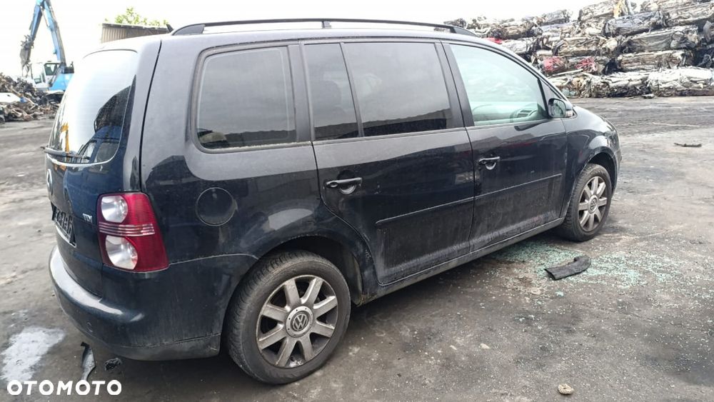 36114 VW Touran model od 06-10 silnik 1.9 TDI 105 km BLS skrzynia JYK lakier LC9X - 6