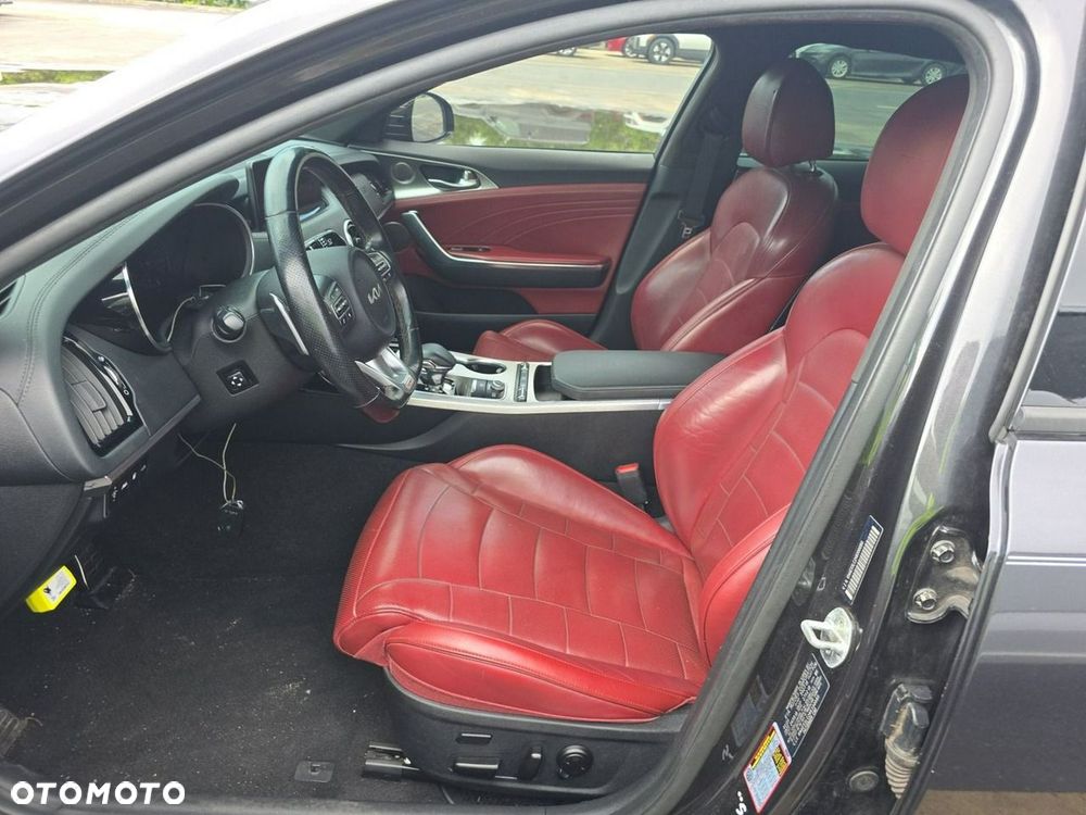 Kia Stinger - 10