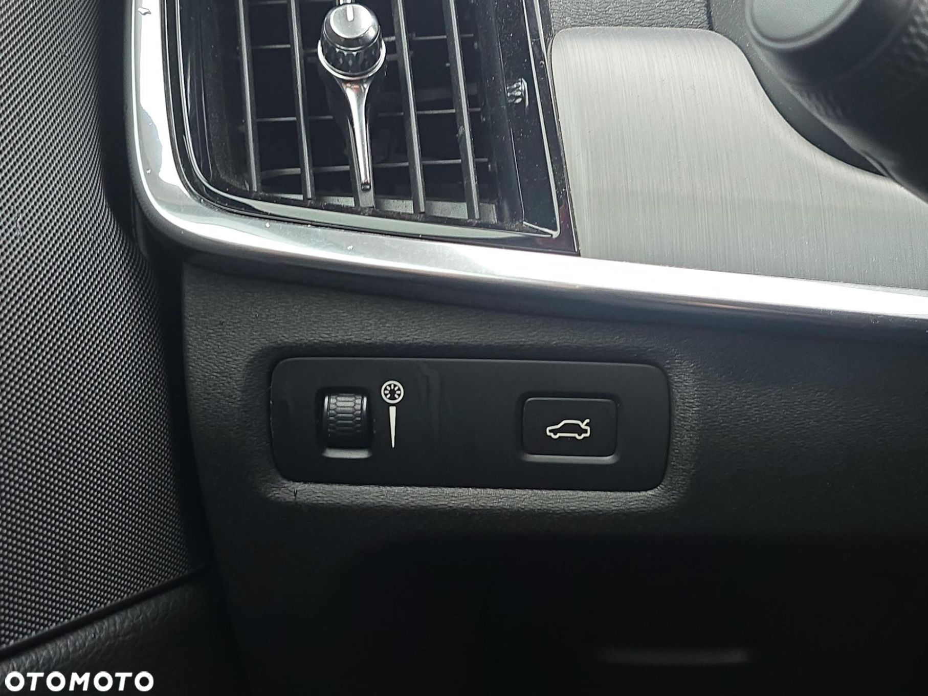 Volvo S90 T4 Momentum - 25