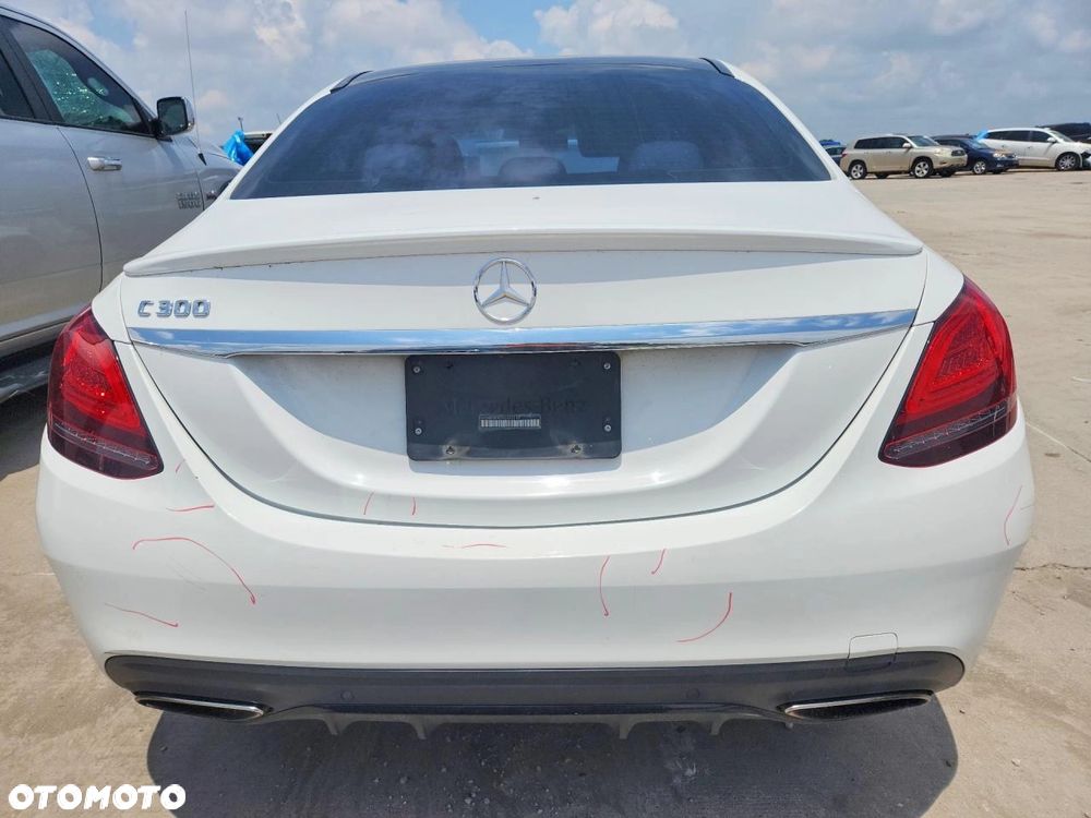 Mercedes-Benz Klasa C 300 4Matic 9G-TRONIC AMG Line - 6